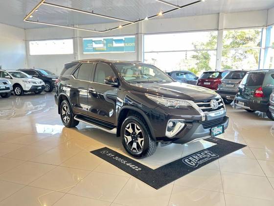 TOYOTA HILUX 2.8 SRX 4X4 CD 16V DIESEL 4P AUTOMÁTICO